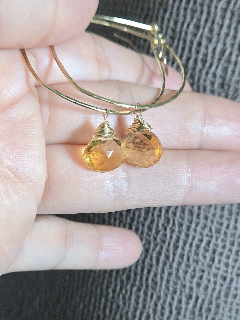 Hammered🔨 Gold💛 Open Ellipse Earrings With Dangling Citrine🧡 - NWOT - Picture 5 of 15